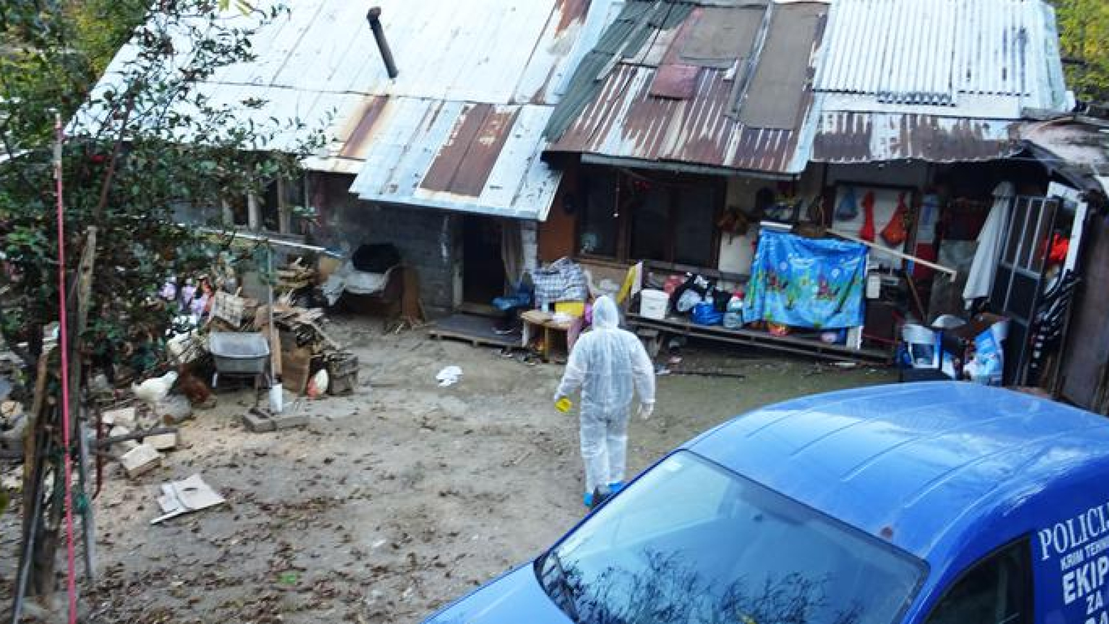 Uviđaj u kući gdje je žena živjela (Foto: Jadranka Ćetković)