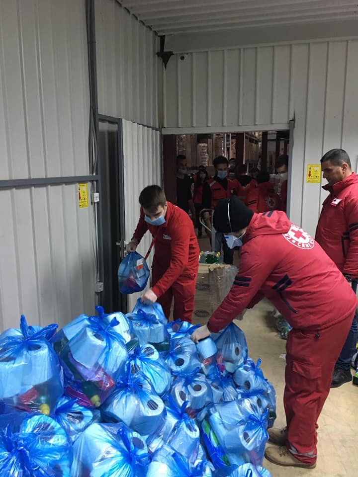 Crveni krst Crne Gore priprema pomoč (Izvor: CKCG Facebook)