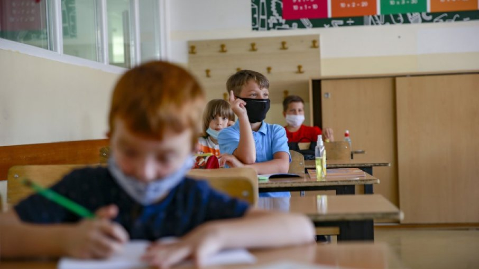 25933_pristina-osnovnaskola-nastava-djaci-deca-cas-maske-ilustracija14092020-3-_f-min