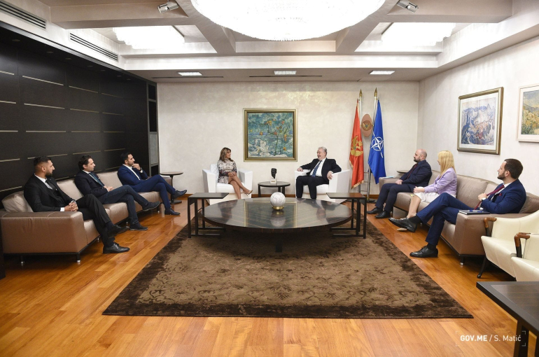 satanak premijer romi-min