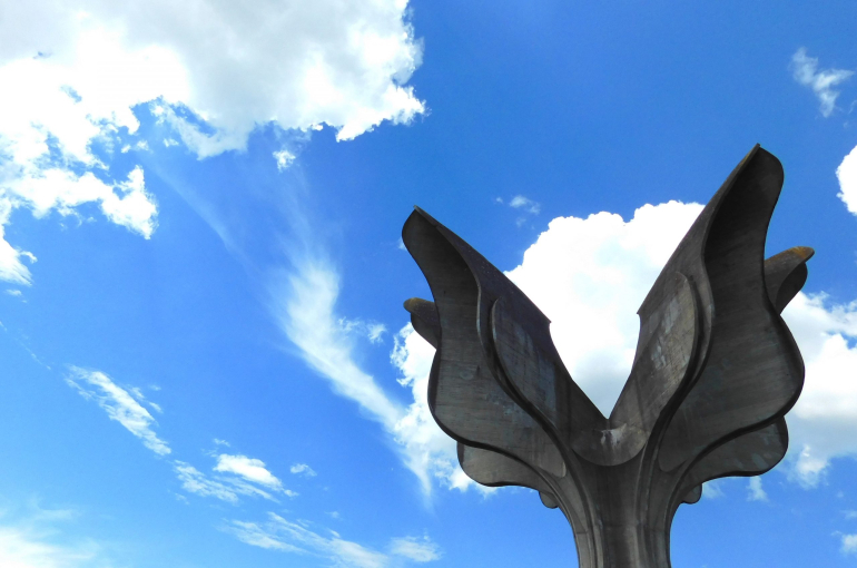 andrea-music-OSWuDinSI90-unsplash-min