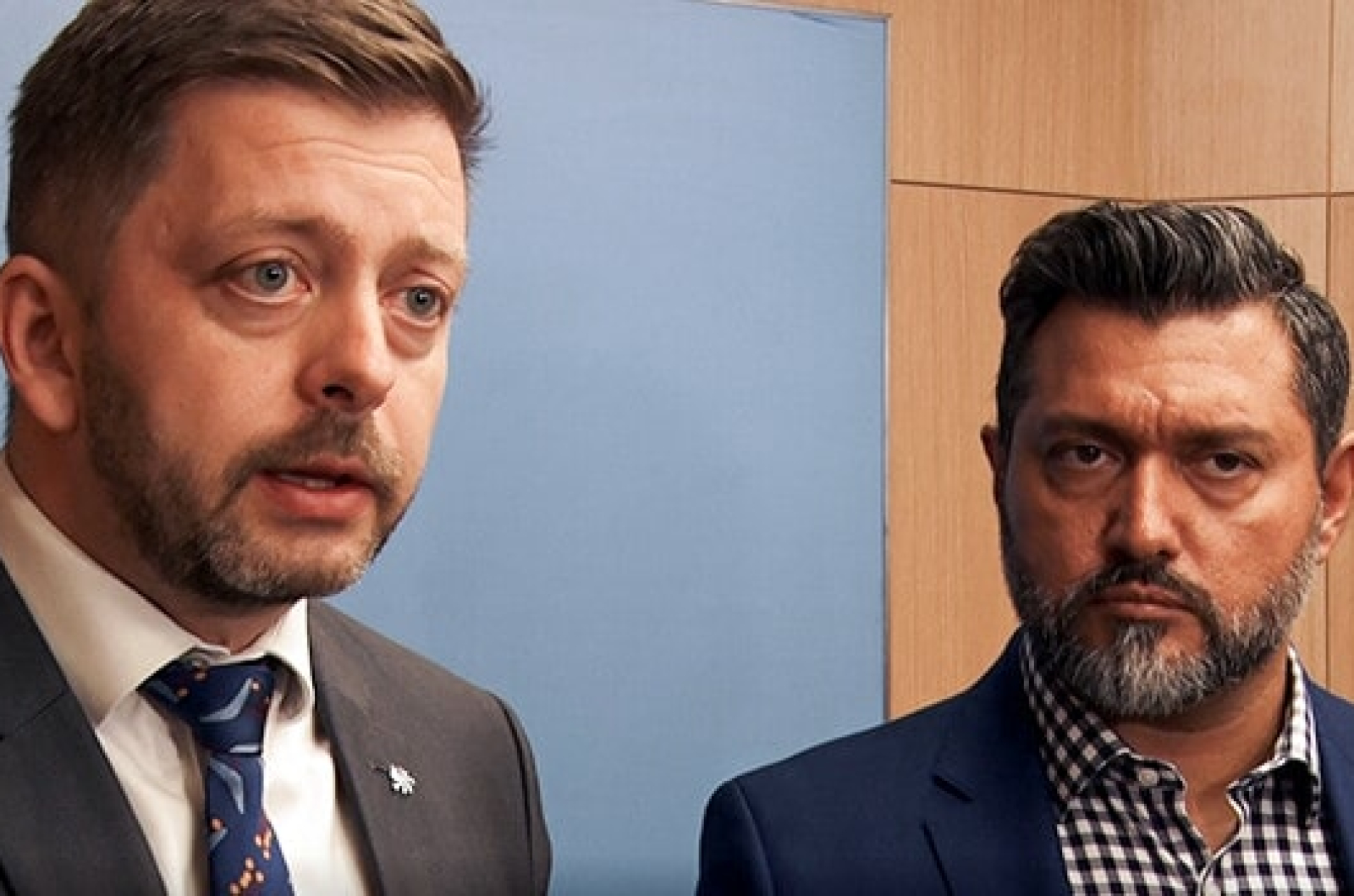 Ministar unutrašnjih poslova Vit Rakušan (levo) i direktor organizacije Romodrom Nikola Taragoš (desno), 25. april 2022. (FOTO: TV ROMEA)