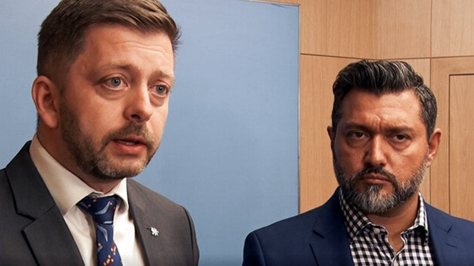 Ministar unutrašnjih poslova Vit Rakušan (levo) i direktor organizacije Romodrom Nikola Taragoš (desno), 25. april 2022. (FOTO: TV ROMEA)