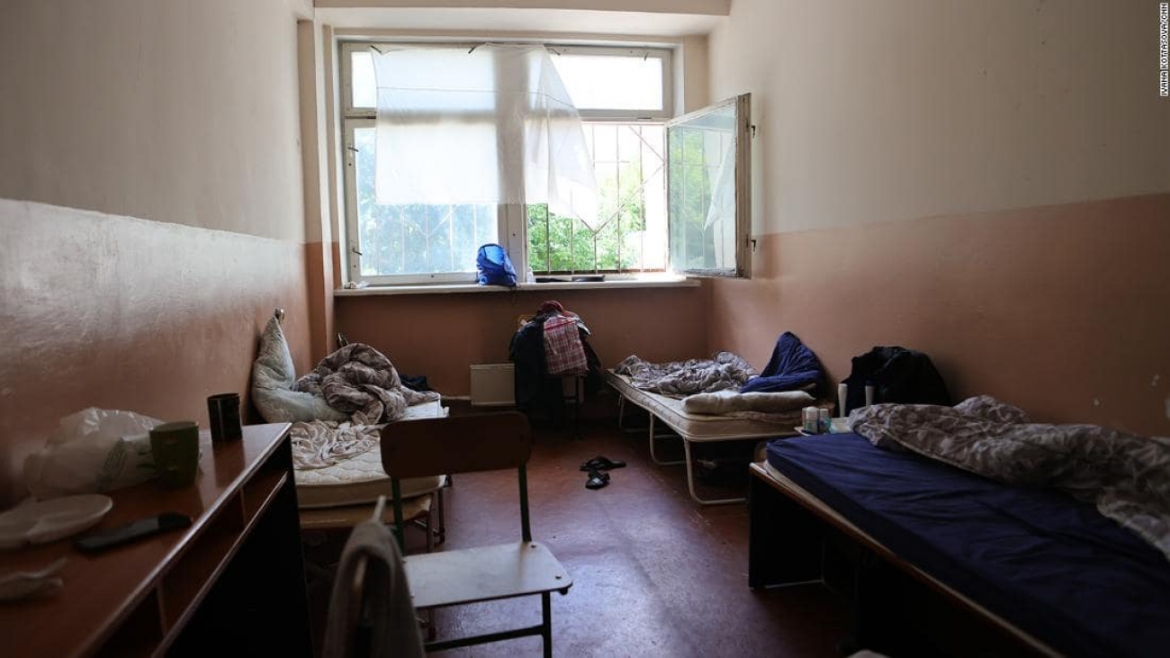 220729084004-05-ukraine-roma-refugees-chisinau-shelter-3-super-169-min