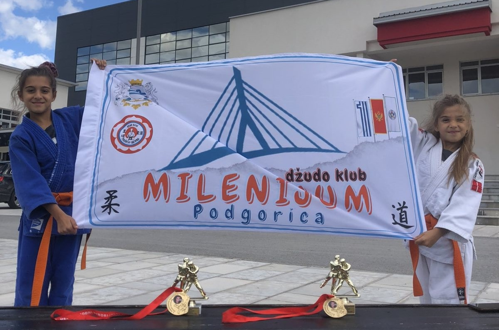 monika i leontina-min