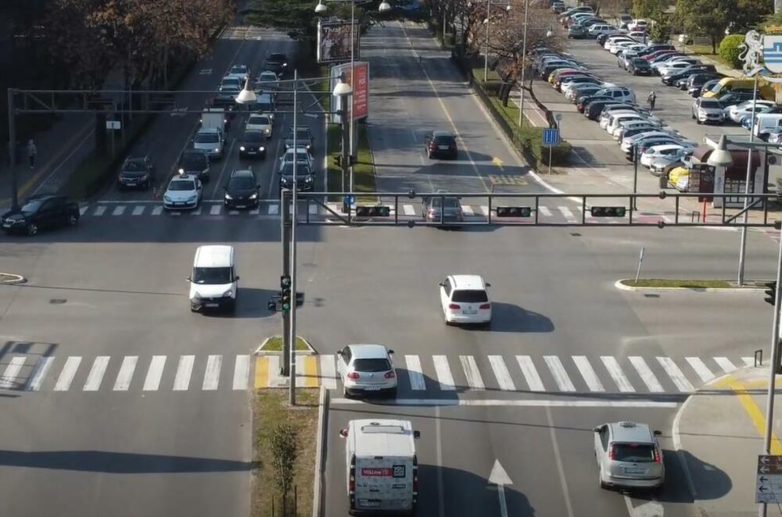 5470493_ededededed_ls-min