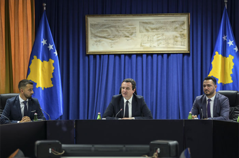 Premijer-Albin-Kurti-i-poli-min