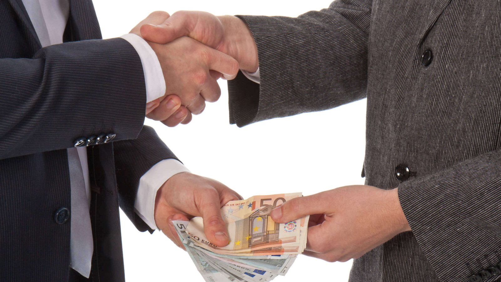 expat-paying-money